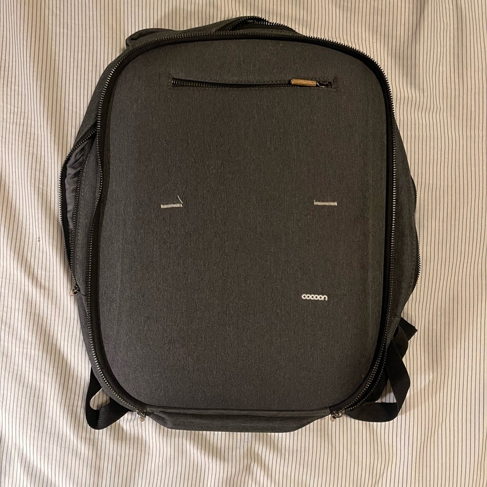 Cocoon Recess 15” Laptop Bag Graphite MCP3402